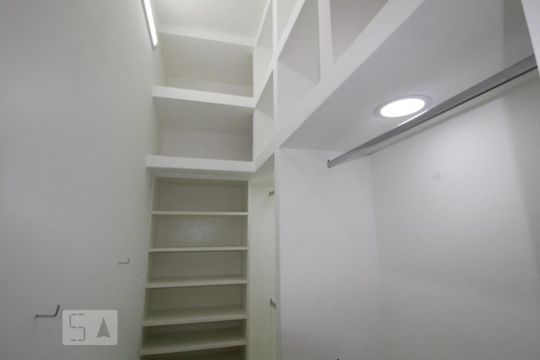 Closet de apartamento para alugar com 1 quarto, 45m² em Centro, Duque de Caxias