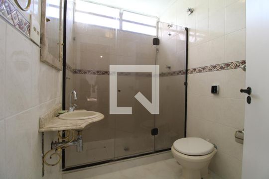 Banheiro comum de casa à venda com 4 quartos, 215m² em Jardim Petrópolis, São Paulo