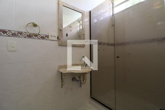 Banheiro comum de casa à venda com 4 quartos, 215m² em Jardim Petrópolis, São Paulo