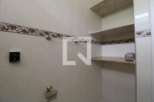 Banheiro comum de casa à venda com 4 quartos, 215m² em Jardim Petrópolis, São Paulo