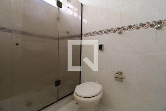 Banheiro comum de casa à venda com 4 quartos, 215m² em Jardim Petrópolis, São Paulo