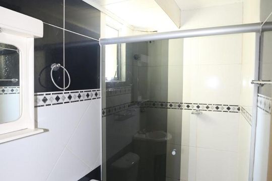 Banheiro de apartamento para alugar com 2 quartos, 50m² em Vila Nova, Porto Alegre