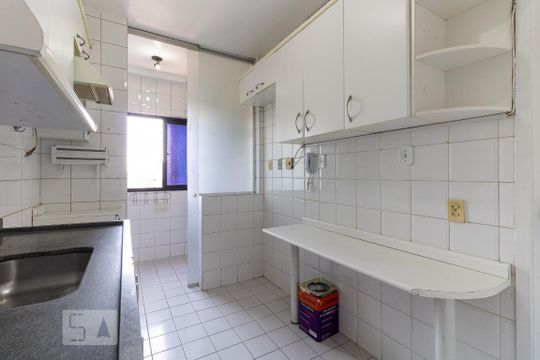 Cozinha de apartamento para alugar com 3 quartos, 70m² em Cambuci, São Paulo