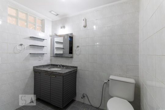 Banheiro de apartamento para alugar com 2 quartos, 85m² em Aclimação, São Paulo