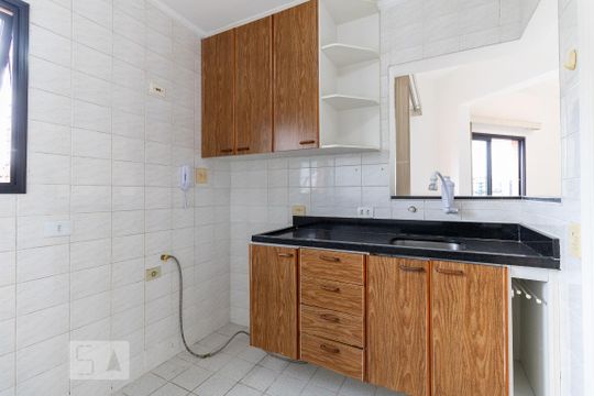 Cozinha de apartamento para alugar com 2 quartos, 85m² em Aclimação, São Paulo