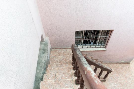 Escadas de casa para alugar com 2 quartos, 125m² em Vila Souza, São Paulo