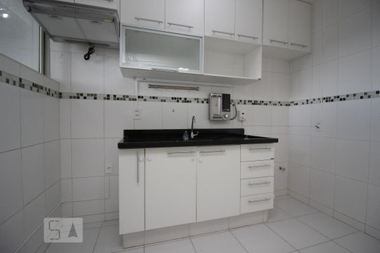 Cozinha de apartamento para alugar com 2 quartos, 57m² em Cruzeiro Novo, Brasília