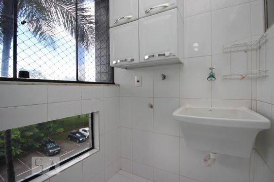 Área de serviços de apartamento para alugar com 2 quartos, 57m² em Cruzeiro Novo, Brasília