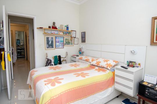 Quarto 1 de apartamento à venda com 3 quartos, 109m² em Leme, Rio de Janeiro