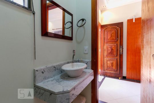 Lavabo de casa para alugar com 4 quartos, 250m² em Jardim Nordeste, São Paulo