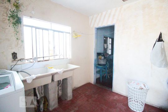 Área de Serviço de casa à venda com 3 quartos, 315m² em Vila Carmosina, São Paulo