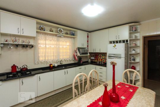 Cozinha de casa à venda com 3 quartos, 230m² em Jardim Cotiana, São Paulo