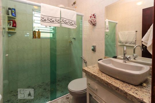 Banheiro de casa à venda com 3 quartos, 230m² em Jardim Cotiana, São Paulo