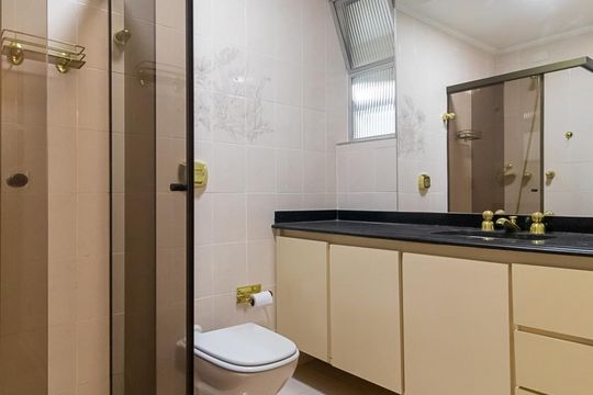 Banheiro social de apartamento para alugar com 3 quartos, 95m² em Pinheiros, São Paulo