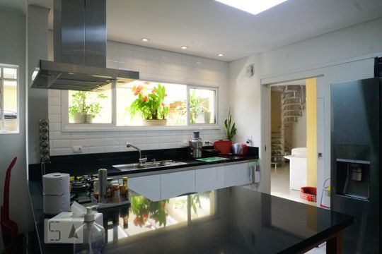 Cozinha de casa à venda com 3 quartos, 154m² em Chácara Cruzeiro do Sul, São Paulo