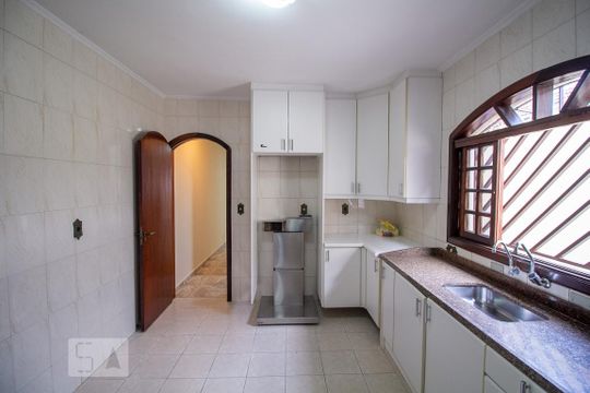 Cozinha de casa à venda com 3 quartos, 130m² em Vila Ema, São Paulo