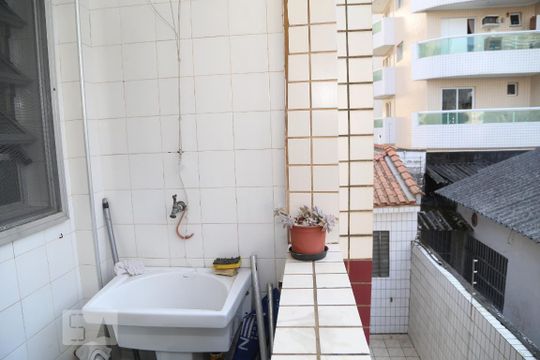 Detalhe da area de serviço de kitnet/studio para alugar com 1 quarto, 35m² em Guilhermina, Praia Grande