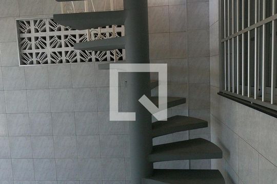 Garagem de casa à venda com 3 quartos, 129m² em Jardim Bom Clima, Guarulhos