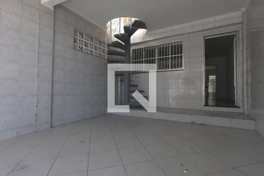 Garagem de casa à venda com 3 quartos, 129m² em Jardim Bom Clima, Guarulhos