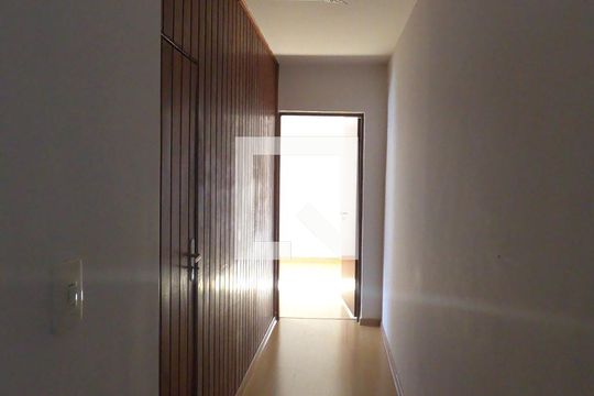 Corredor de casa à venda com 3 quartos, 129m² em Jardim Bom Clima, Guarulhos
