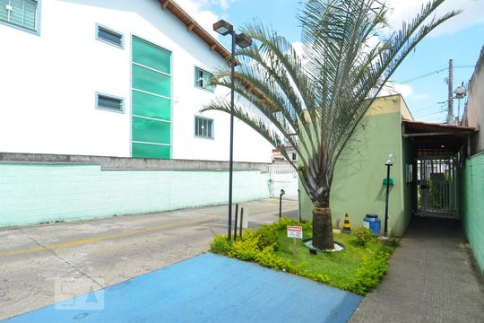 Entrada Social e Portaria de apartamento para alugar com 2 quartos, 49m² em Jardim Silvestre, Guarulhos