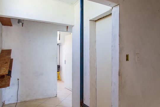 Corredor de casa à venda com 3 quartos, 200m² em Hípica, Porto Alegre