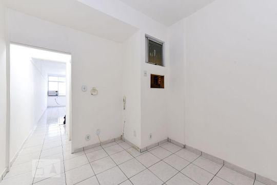 Saleta de kitnet/studio para alugar com 1 quarto, 41m² em Copacabana, Rio de Janeiro