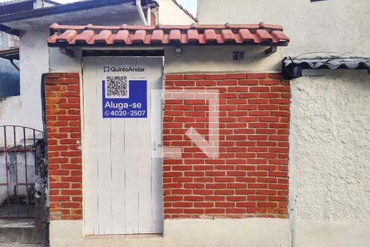 Fachada de casa para alugar com 2 quartos, 50m² em Vila Babilônia, São Paulo