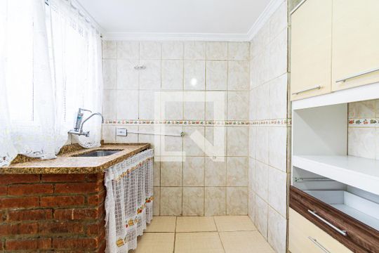 Cozinha de casa para alugar com 2 quartos, 50m² em Vila Babilônia, São Paulo