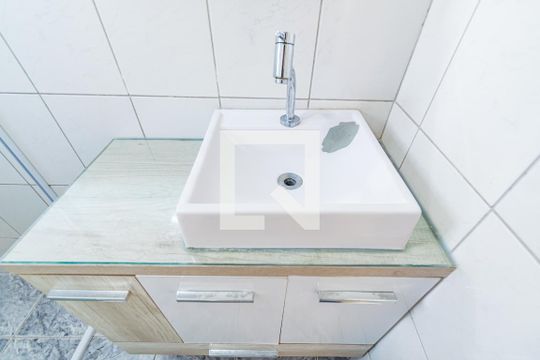 Banheiro da Suíte de casa para alugar com 2 quartos, 50m² em Vila Babilônia, São Paulo