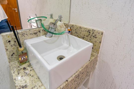 Pia de casa à venda com 4 quartos, 190m² em Vila Alpina, Santo André