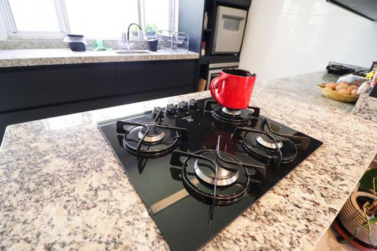 Cozinha de casa de condomínio à venda com 3 quartos, 115m² em Jardim Guanabara Ii, Goiânia