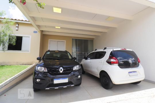 Garagem de casa de condomínio à venda com 3 quartos, 115m² em Jardim Guanabara Ii, Goiânia