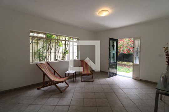 Casa para alugar com 5 quartos, 300m² em Jardim Marajoara, São Paulo