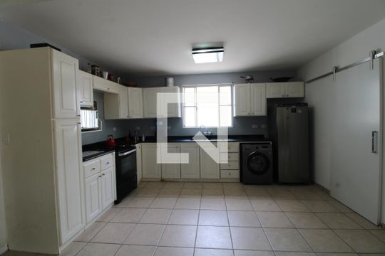 Cozinha de casa para alugar com 5 quartos, 300m² em Jardim Marajoara, São Paulo