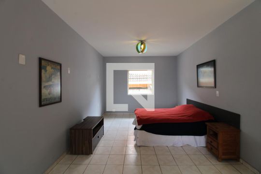 Suíte de casa para alugar com 5 quartos, 300m² em Jardim Marajoara, São Paulo