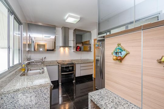Cozinha de apartamento à venda com 3 quartos, 126m² em Vila da Serra, Nova Lima