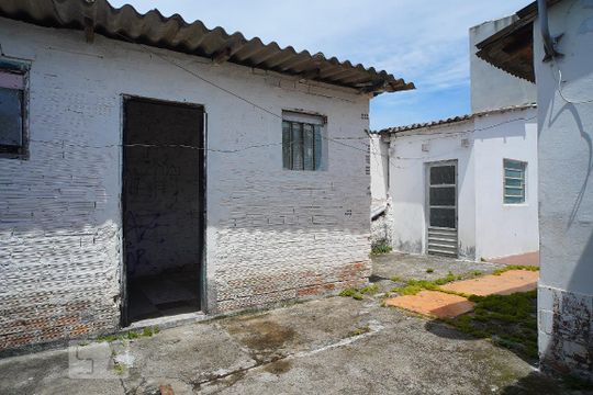 Pátio de casa à venda com 3 quartos, 85m² em Niterói, Canoas