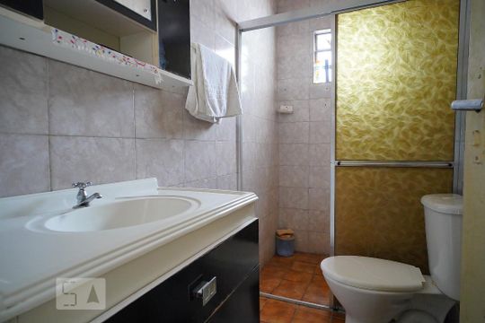 Banheiro de casa à venda com 3 quartos, 85m² em Niterói, Canoas