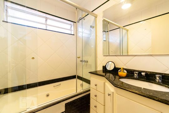 Banheiro da Suíte de casa à venda com 3 quartos, 200m² em Vila do Encontro, São Paulo