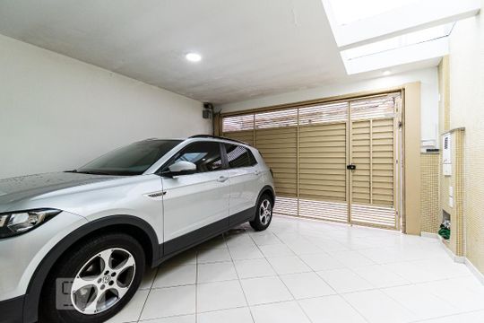 Garagem de casa à venda com 3 quartos, 200m² em Vila do Encontro, São Paulo