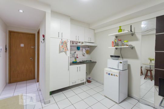 Sala/Cozinha de kitnet/studio para alugar com 1 quarto, 27m² em Setor de Habitações Individuais Norte, Brasília