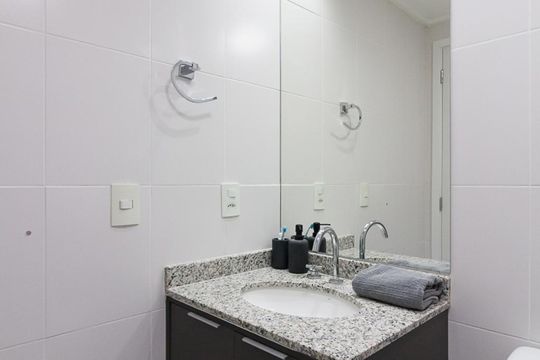 Banheiro de kitnet/studio à venda com 1 quarto, 38m² em Jardim Flor da Montanha, Guarulhos