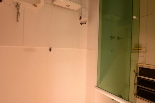 Banheiro Social de apartamento à venda com 2 quartos, 47m² em Parada de Lucas, Rio de Janeiro
