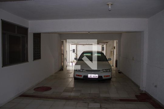 Garagem de casa para alugar com 5 quartos, 450m² em Méier, Rio de Janeiro