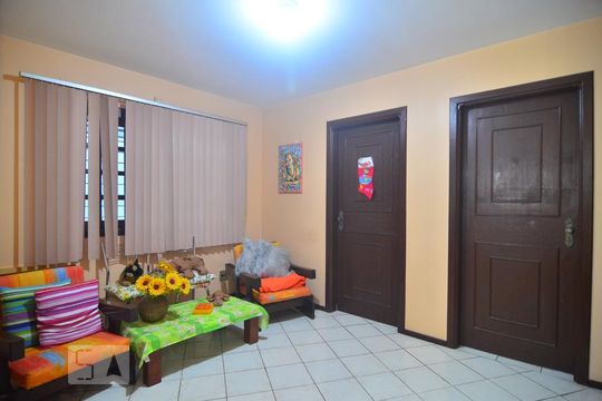 Acesso dormitórios de casa à venda com 5 quartos, 377m² em Niterói, Canoas