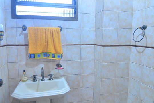 Lavabo de casa à venda com 5 quartos, 377m² em Niterói, Canoas
