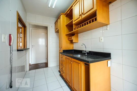 Cozinha de apartamento para alugar com 2 quartos, 51m² em Quarta Parada, São Paulo