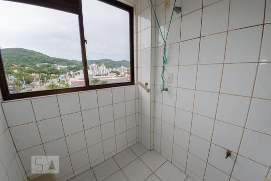 Área de serviço de apartamento para alugar com 2 quartos, 54m² em Itacorubi, Florianópolis