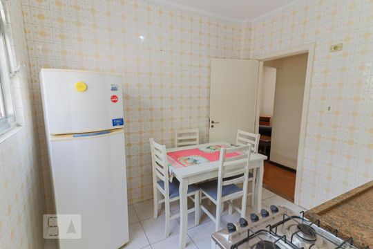 Cozinha de apartamento para alugar com 2 quartos, 85m² em Vila Pirajussara, São Paulo